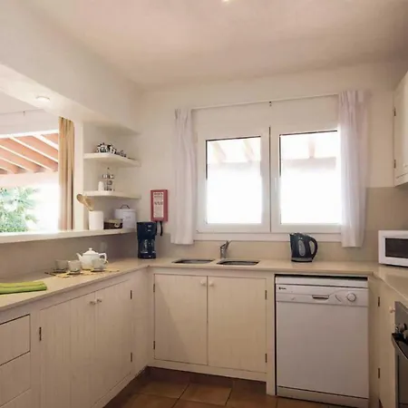 Βίλα Binipaco Binibeca